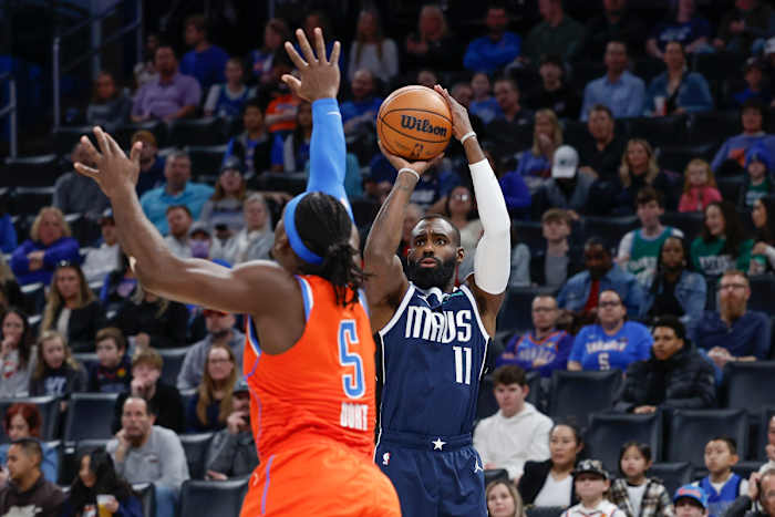 Mavs' Tim Hardaway Jr. shoots a jumpshot over Thunder's Luguentz Dort.